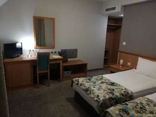 Отель Kapri Hotel София Двухместный номер с 1 кроватью или 2 отдельными кроватями-2